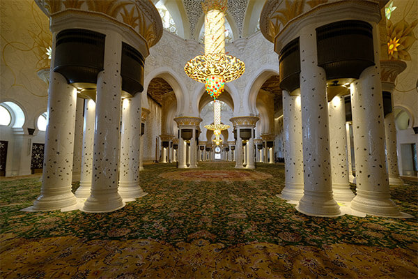 Dubai mosque interior | Spenta Travels & Tours Pvt. Ltd.